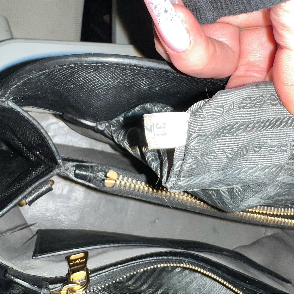 Authentic Prada Large Promenade - Picture 16 of 16